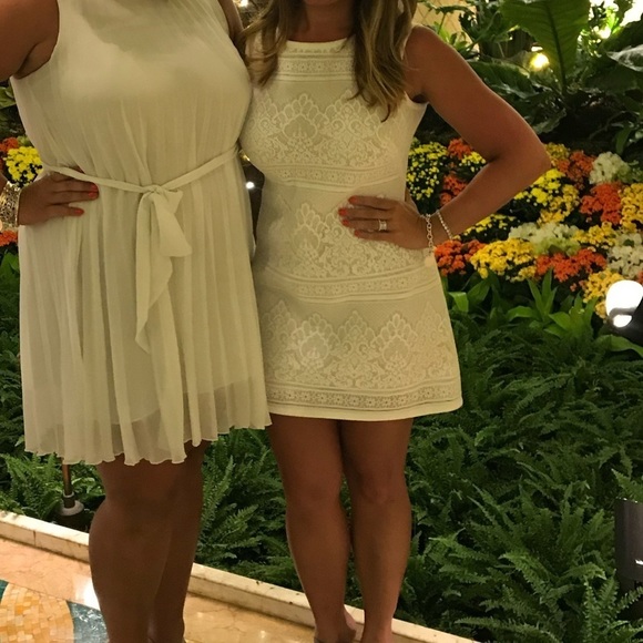 EUC Leon Max Limited Edition White Lace Dress - Picture 7 of 7